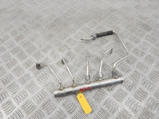 Топливная рампа BMW X1-series (E84) 13 53 7 585 411