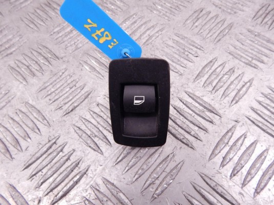 Блок управления стеклоподъемниками BMW 1-series (E87) 61 31 6 945 874 Блок управления стеклоподъемниками BMW 1-series (E87) 61 31 6 945 874