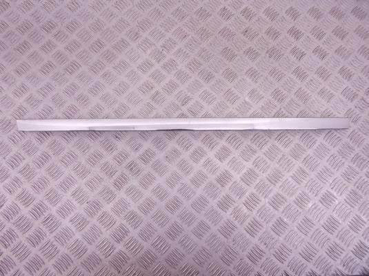 Молдинг крышки багажника BMW 7-series (F01/02) 51 13 7 217 156