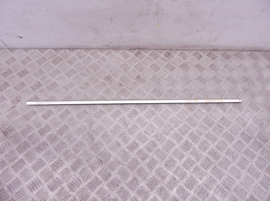 Молдинг стекла двери передней правой наружный BMW 5-series (E60/61) 51 21 7 057 436 Молдинг стекла двери передней правой наружный BMW 5-series (E60/61) 51 21 7 057 436