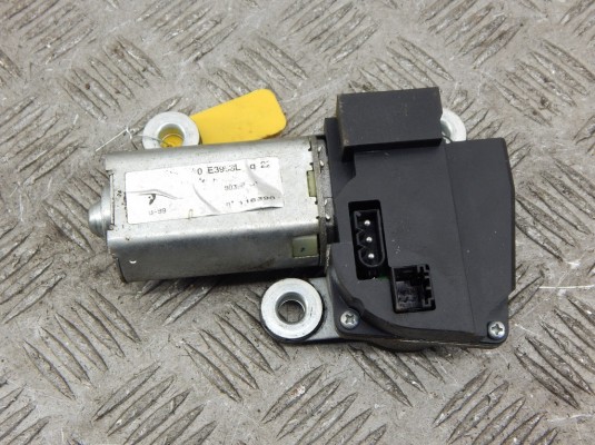 Моторчик заднего стеклоочистителя (дворника) BMW 5-series (E39) 61 62 8 361 640 Моторчик заднего стеклоочистителя (дворника) BMW 5-series (E39) 61 62 8 361 640