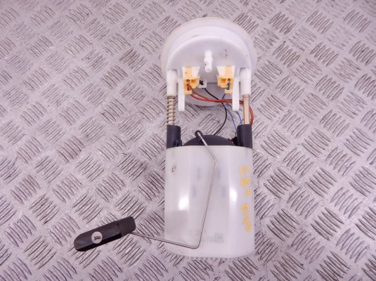 Насос топливный BMW 1-series (E87) 16 14 7 197 075 Насос топливный BMW 1-series (E87) 16 14 7 197 075