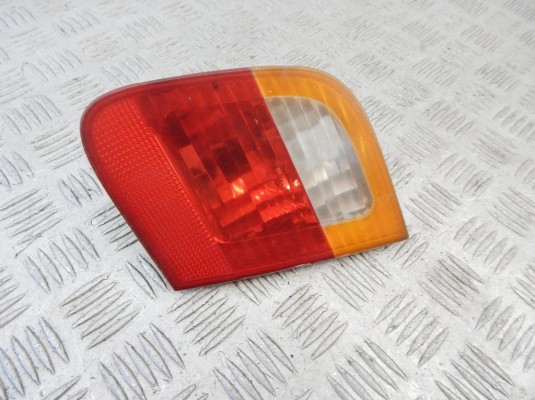 Фонарь крышки багажника правый BMW 3-series (E46) 63 21 6 907 946