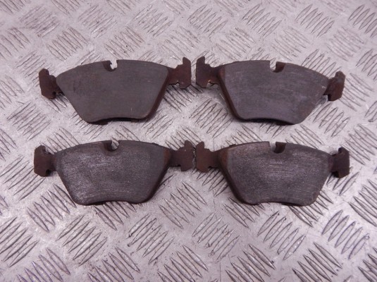 Тормозные колодки передние BMW 5-series (E39) 34 11 6 761 278