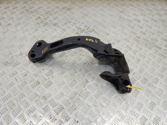 Кронштейн КПП BMW X3-series (E83) Кронштейн КПП BMW X3-series (E83)