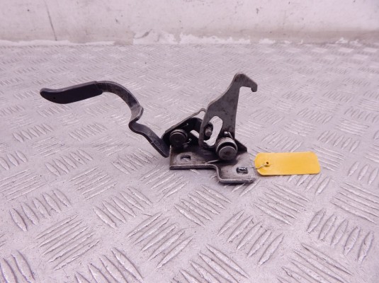 Крюк капота BMW 3-series (E46) 51 23 8 213 029 Крюк капота BMW 3-series (E46) 51 23 8 213 029