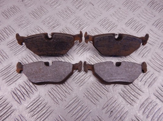 Тормозные колодки задние BMW 5-series (E39) 34 21 6 761 281 Тормозные колодки задние BMW 5-series (E39) 34 21 6 761 281