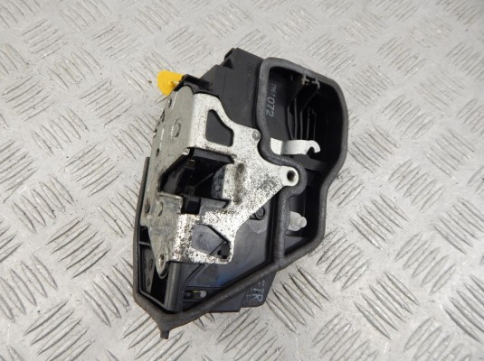 Замок двери передней правой BMW 7-series (E65/66) 51 21 7 167 072