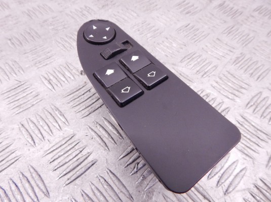 Блок управления стеклоподъемниками BMW 5-series (E39) 61 31 9 362 761 Блок управления стеклоподъемниками BMW 5-series (E39) 61 31 9 362 761