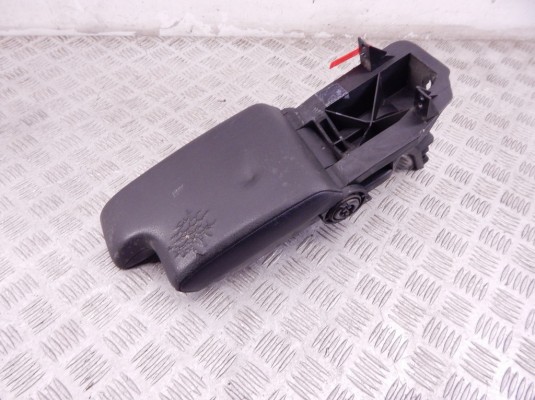 Подлокотник BMW 3-series (E46) 51 16 8 213 678