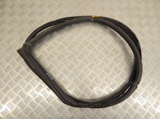 Уплотнитель BMW 1-series (F20/21) 51 76 7 267 912