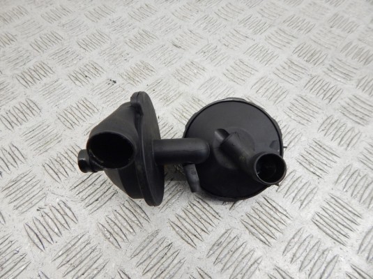 Маслоотделитель (сапун) BMW 5-series (E39) Маслоотделитель (сапун) BMW 5-series (E39)