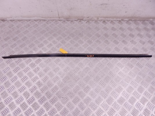 Молдинг стекла двери передней правой наружный BMW 3-series (E90/91/92) 51 33 7 060 236 Молдинг стекла двери передней правой наружный BMW 3-series (E90/91/92) 51 33 7 060 236