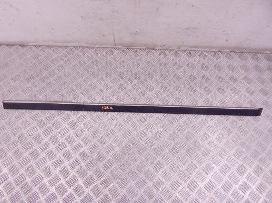 Молдинг двери передней правой BMW 5-series (E39) 51 13 8 184 478