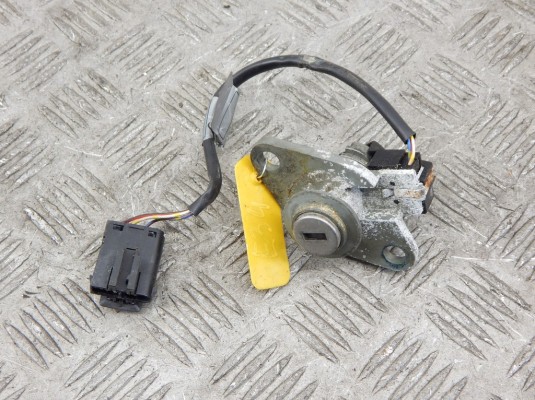 Личинка замка багажника BMW 5-series (E34) 8120362 Личинка замка багажника BMW 5-series (E34) 8120362