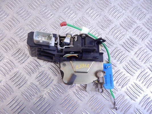 Замок двери передней правой BMW 5-series (E39) 51 21 8 235 104