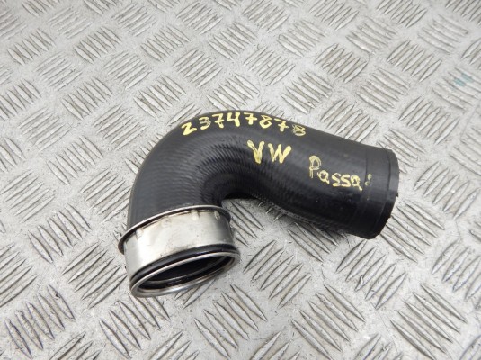 Патрубок интеркулера VOLKSWAGEN PASSAT 5+ (2000-2005) Патрубок интеркулера VOLKSWAGEN PASSAT 5+ (2000-2005)