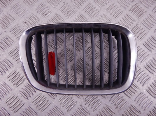 Решетка радиатора BMW 5-series (E39) 51 13 8 184 532