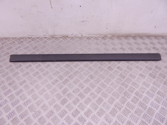 Молдинг двери передней левой BMW 3-series (E36) 51 13 2 250 073