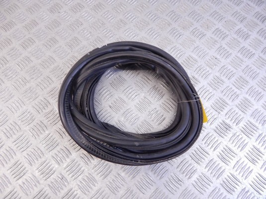 Уплотнитель багажника BMW 1-series (E87) 51 71 7 144 839