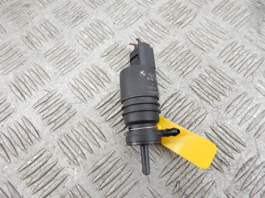 Насос (моторчик) омывателя стекла BMW 3-series (E46) Насос (моторчик) омывателя стекла BMW 3-series (E46)