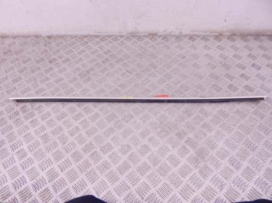 Молдинг стекла двери передней правой наружный BMW 3-series (E90/91/92) 51 33 7 119 982 Молдинг стекла двери передней правой наружный BMW 3-series (E90/91/92) 51 33 7 119 982