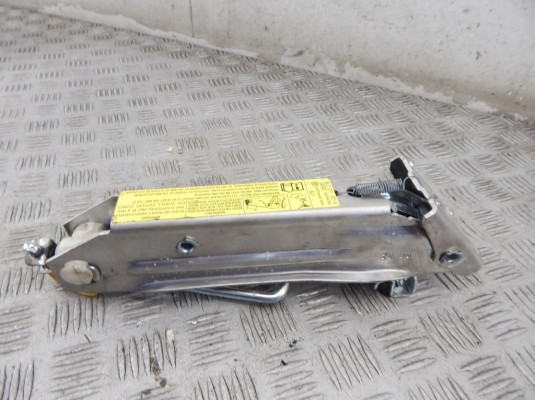 Домкрат VOLKSWAGEN PASSAT 6 (2005-2010) 8L0011031A Домкрат VOLKSWAGEN PASSAT 6 (2005-2010) 8L0011031A