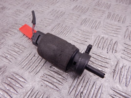 Насос (моторчик) омывателя стекла BMW 3-series (E46) 67 12 8 362 154