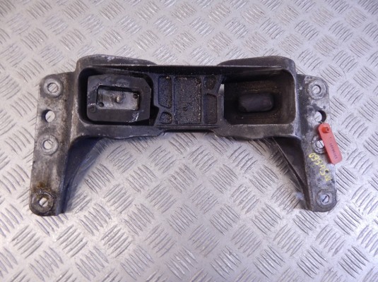 Кронштейн КПП BMW 5-series (E60/61) 22 31 6 761 102