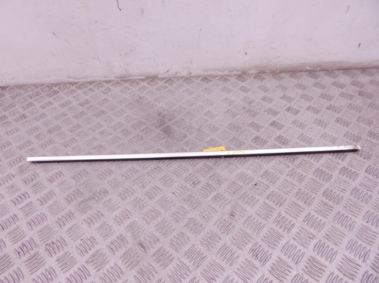 Молдинг стекла двери передней правой наружный BMW 5-series (E39) 51 21 8 159 236