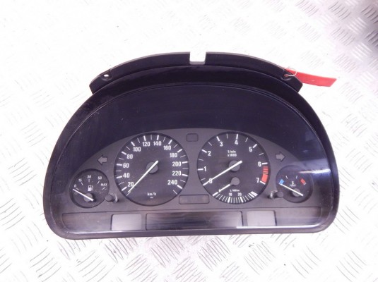 Щиток приборов (приборная панель) BMW 5-series (E39) 62 11 6 914 884