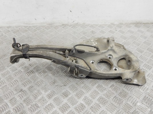 Ступица передняя правая VOLKSWAGEN TOUAREG 7P0407246A