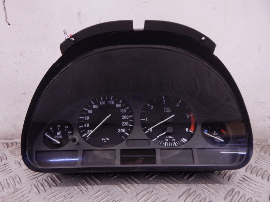 Щиток приборов (приборная панель) BMW 5-series (E39) 62 11 8 375 675