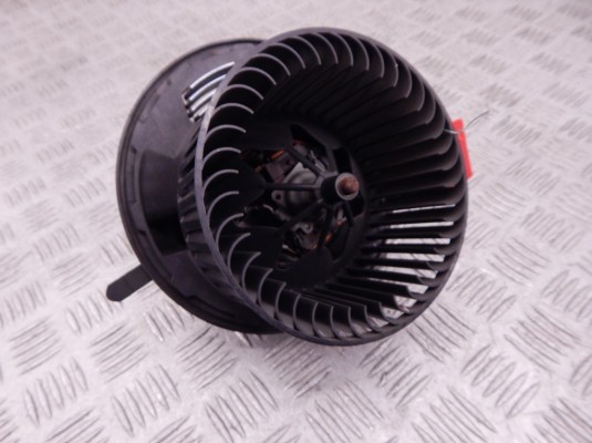 Моторчик печки BMW 3-series (E90/91/92) 64 11 6 933 663