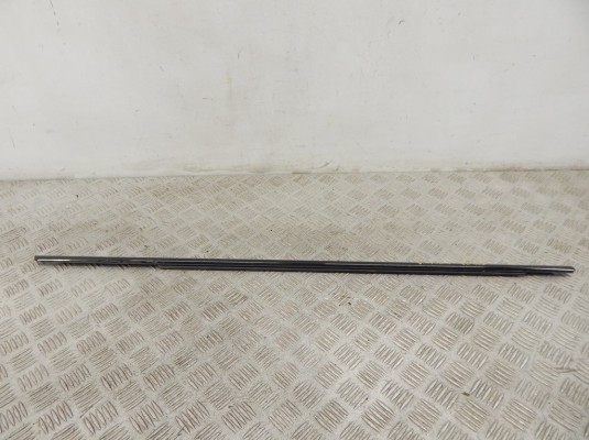 Молдинг стекла двери передней правой наружный BMW 3-series (F30/31) Молдинг стекла двери передней правой наружный BMW 3-series (F30/31)