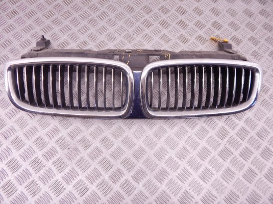 Решетка радиатора BMW 7-series (E65/66) 51 13 7 037 727 Решетка радиатора BMW 7-series (E65/66) 51 13 7 037 727