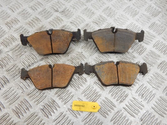 Тормозные колодки передние BMW 5-series (E39)