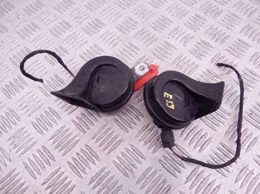 Сигнал (клаксон) BMW 5-series (E39) 61 33 8 381 271 Сигнал (клаксон) BMW 5-series (E39) 61 33 8 381 271