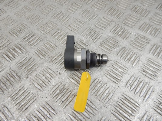 Датчик давления топлива BMW 1-series (E87) 13 53 7 805 734 Датчик давления топлива BMW 1-series (E87) 13 53 7 805 734