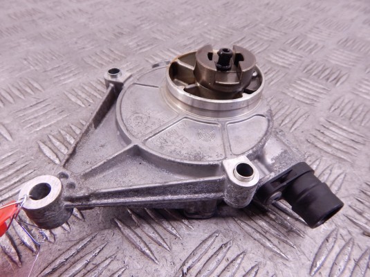 Насос вакуумный BMW 3-series (F30/31) 11 66 7 640 279 Насос вакуумный BMW 3-series (F30/31) 11 66 7 640 279