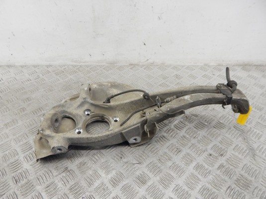Ступица передняя левая VOLKSWAGEN TOUAREG 7P0407245A