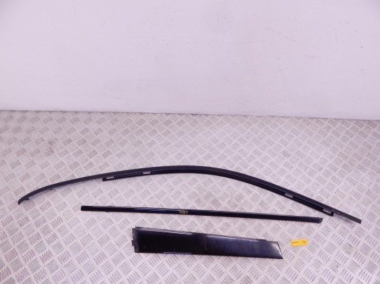 Молдинг двери передней левой BMW X5-series (E53) 51 32 8 257 701