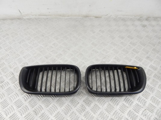 Решетка радиатора BMW 3-series (E46)