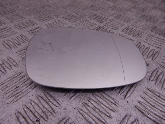 Стекло зеркала наружного правого BMW 3-series (E90/91/92) 51 16 7 252 894 Стекло зеркала наружного правого BMW 3-series (E90/91/92) 51 16 7 252 894