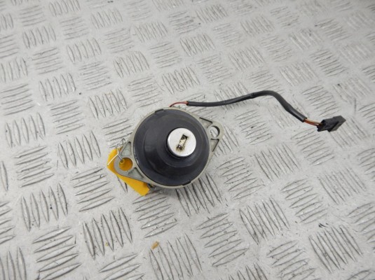 Личинка замка багажника BMW 5-series (E39) 61 31 8 363 699 Личинка замка багажника BMW 5-series (E39) 61 31 8 363 699