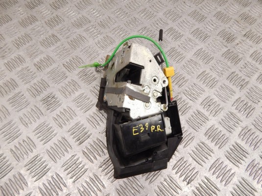 Замок двери передней правой BMW 5-series (E39) 51 21 8 235 104