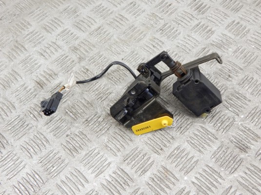 Замок стекла двери багажника BMW 5-series (E39) 51 24 8 238 469 Замок стекла двери багажника BMW 5-series (E39) 51 24 8 238 469