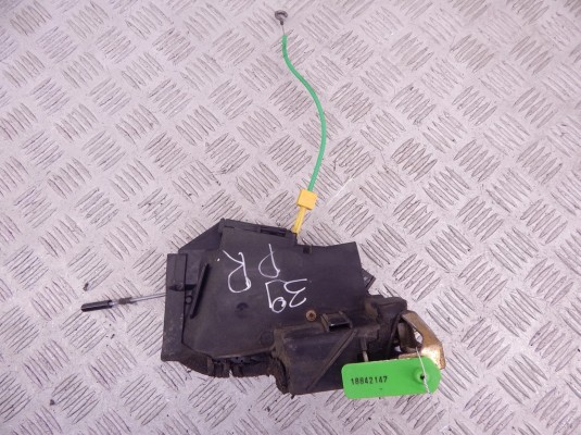 Замок двери передней правой BMW 5-series (E39) 51 21 8 235 104