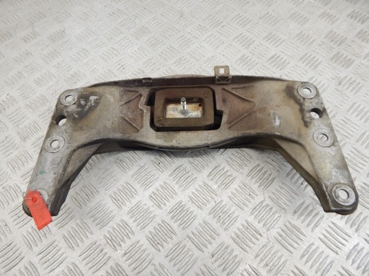 Кронштейн КПП BMW 5-series (E60/61) 22 31 6 761 106