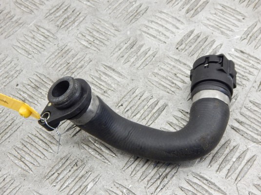 Фланец (тройник) системы охлаждения BMW 3-series (E46) Фланец (тройник) системы охлаждения BMW 3-series (E46)